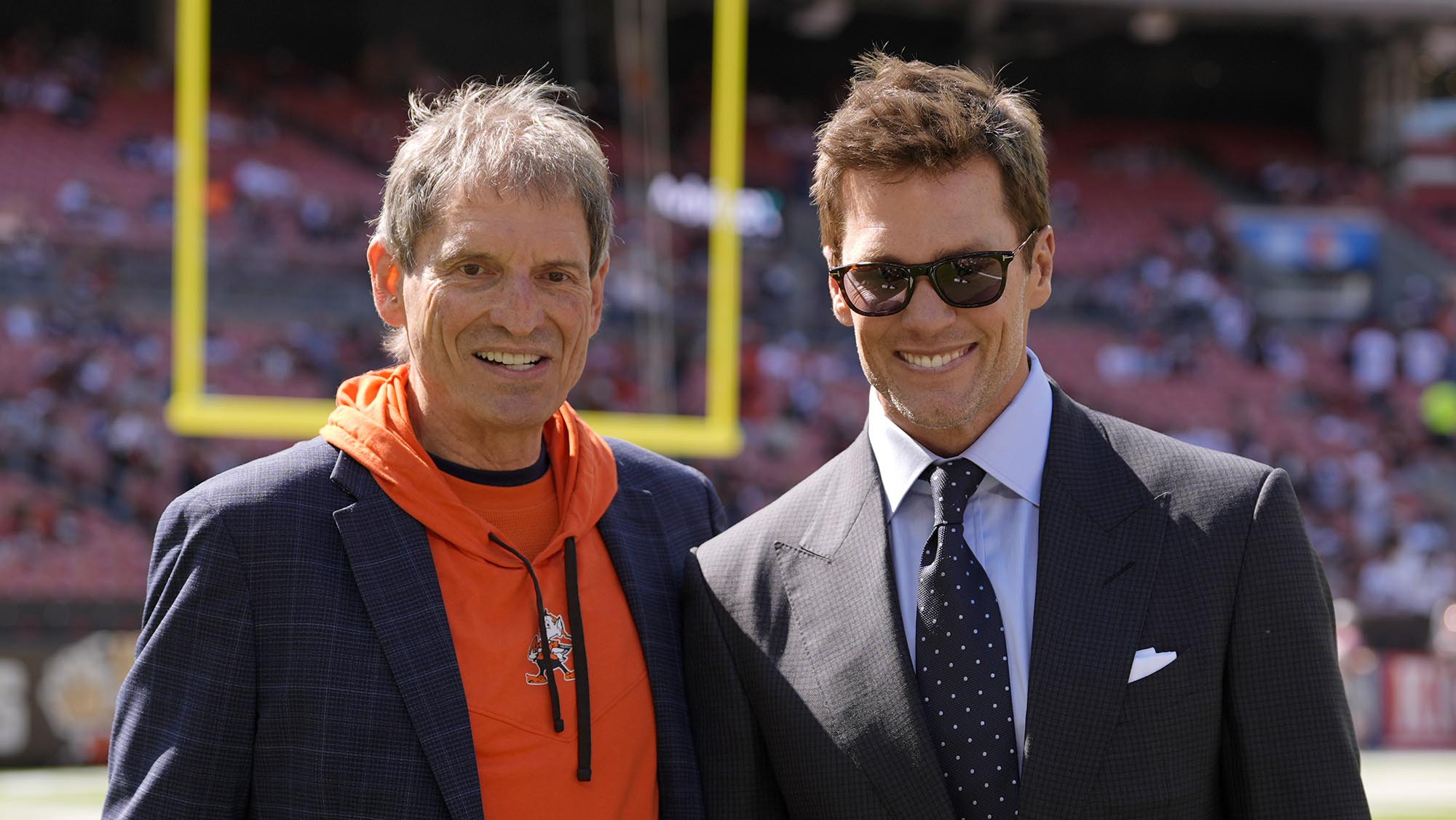 Tom Brady takes awkward first steps in transition from football field to TV booth