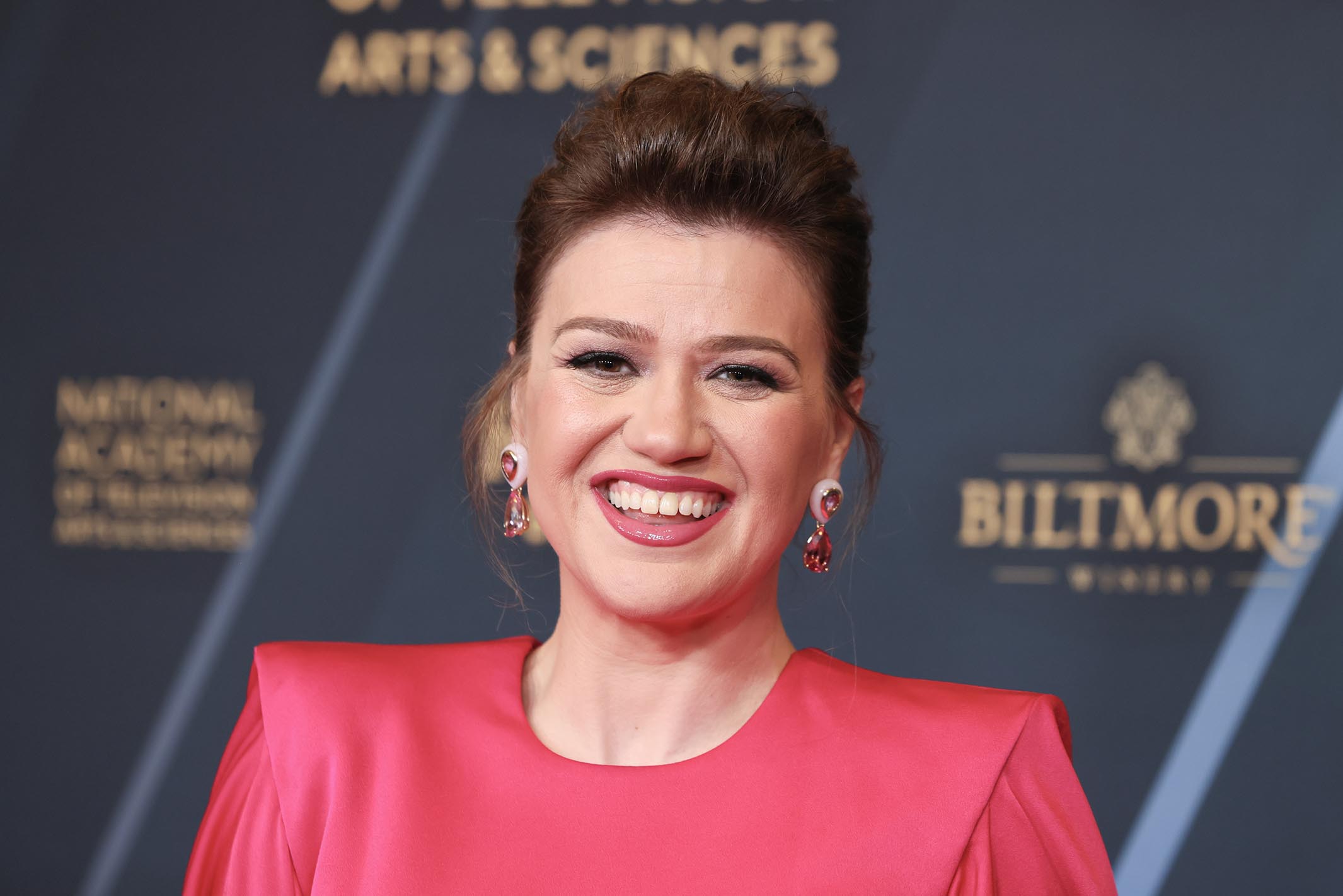 Why Kelly Clarkson chooses a ‘safe’ interviewing approach. Her talk show kicks off its sixth season