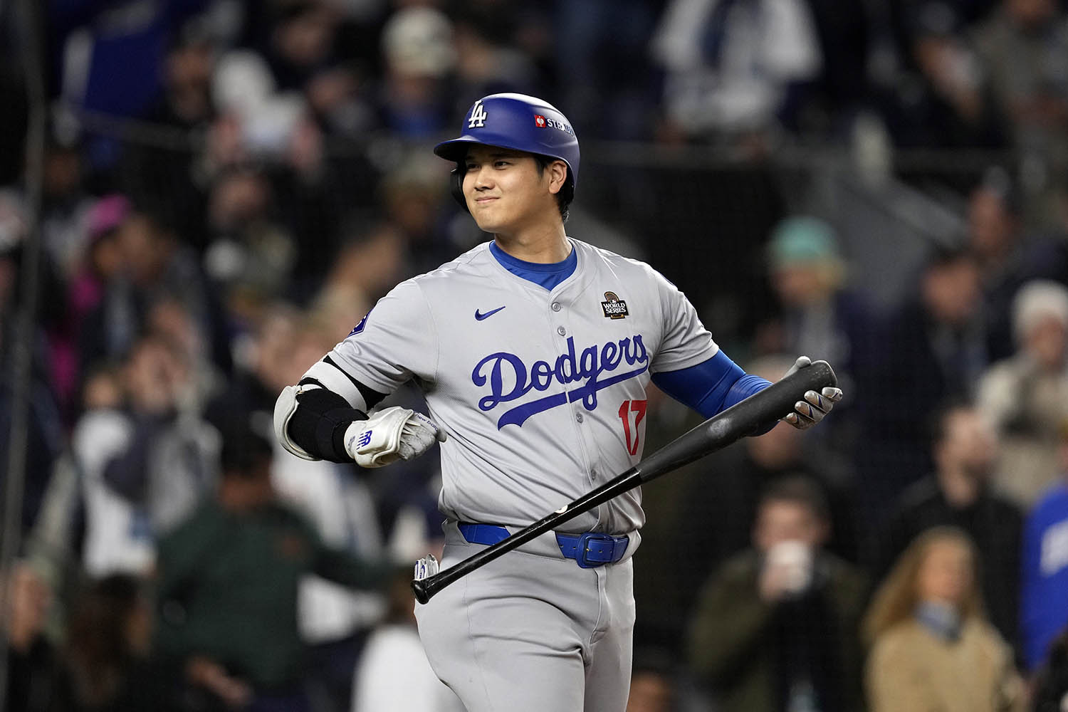 Shohei Ohtani returns after dislocating shoulder, goes hitless as Dodgers take 3-0 World Series lead