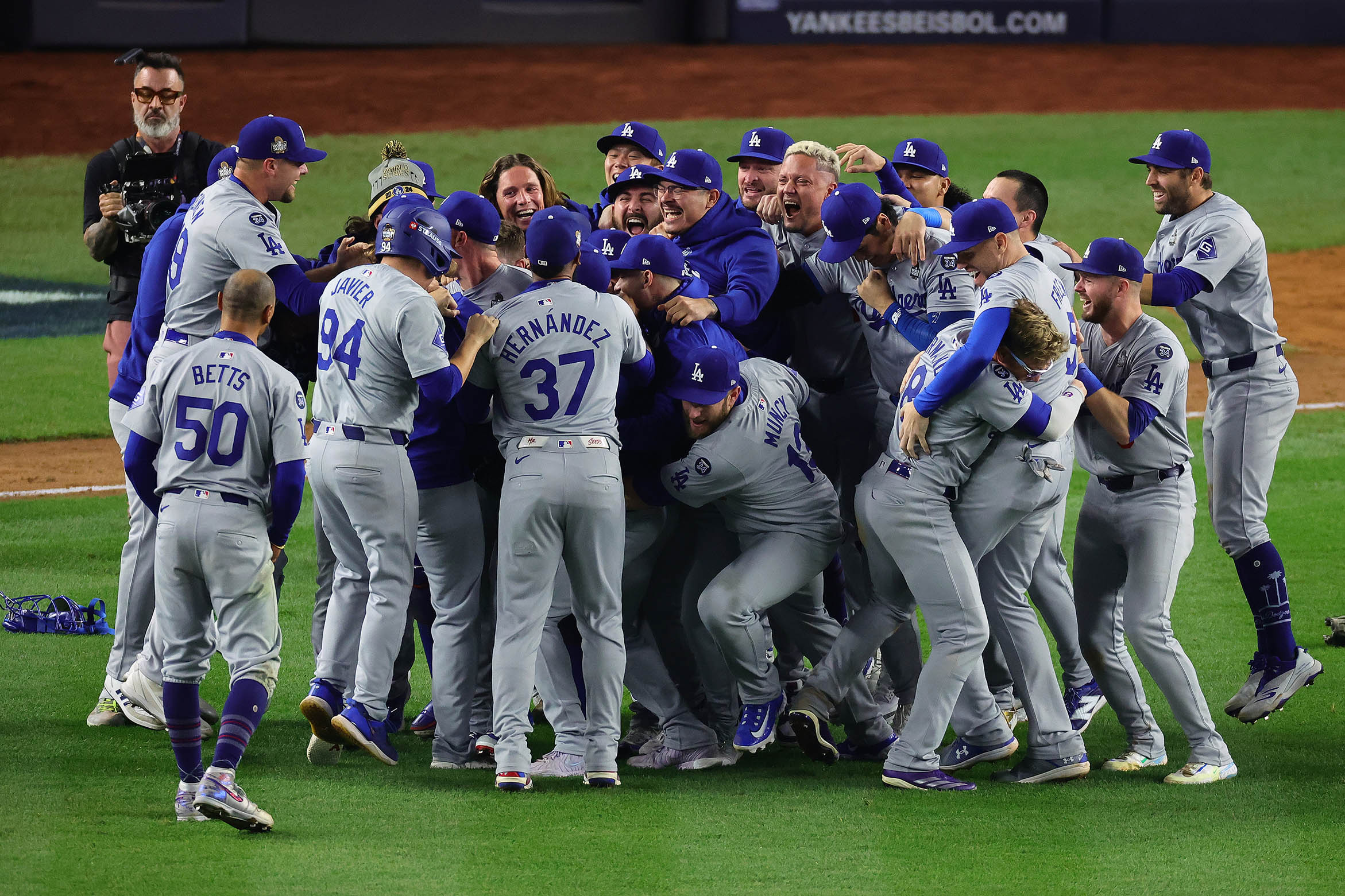 Dodgers win World Series in 5 games, overcome 5-run deficit with help of errors to beat Yankees 7-6