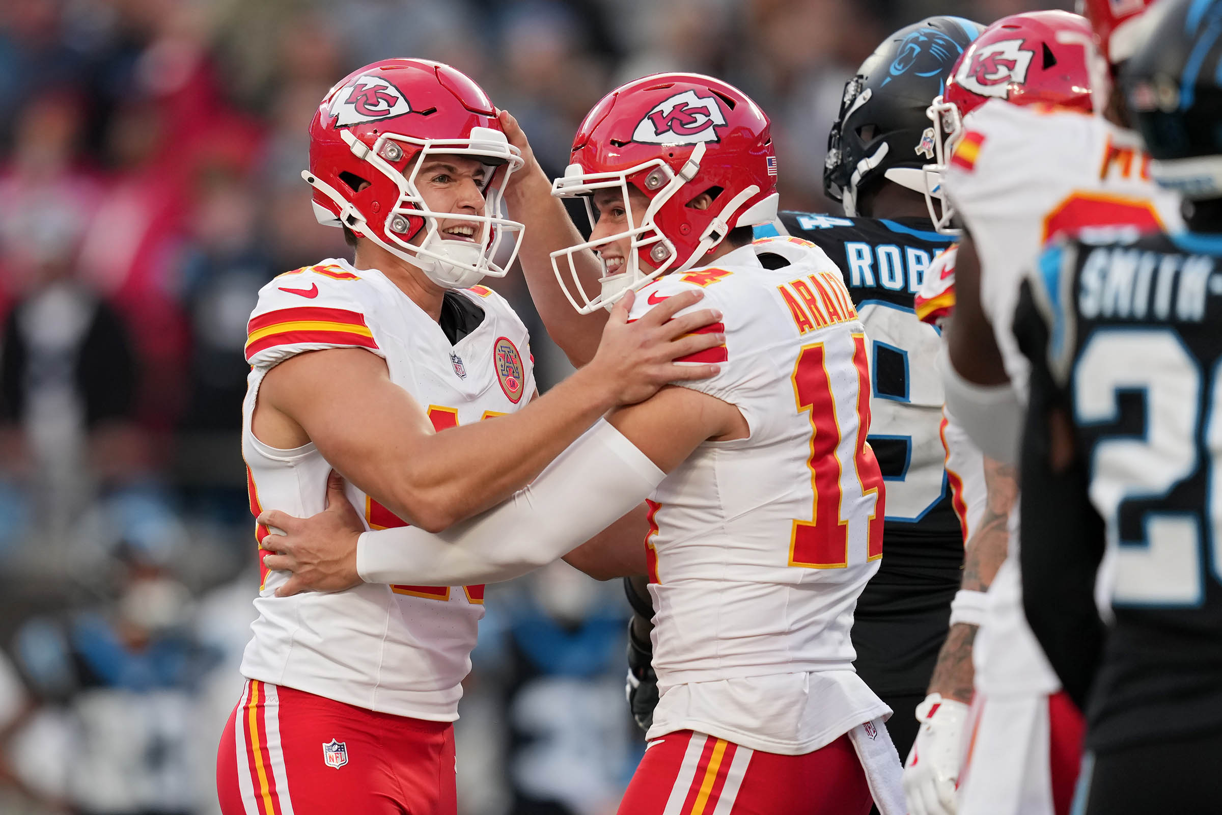 Patrick Mahomes and Chiefs win at the buzzer again, topping Panthers 30-27 on Shrader’s field goal