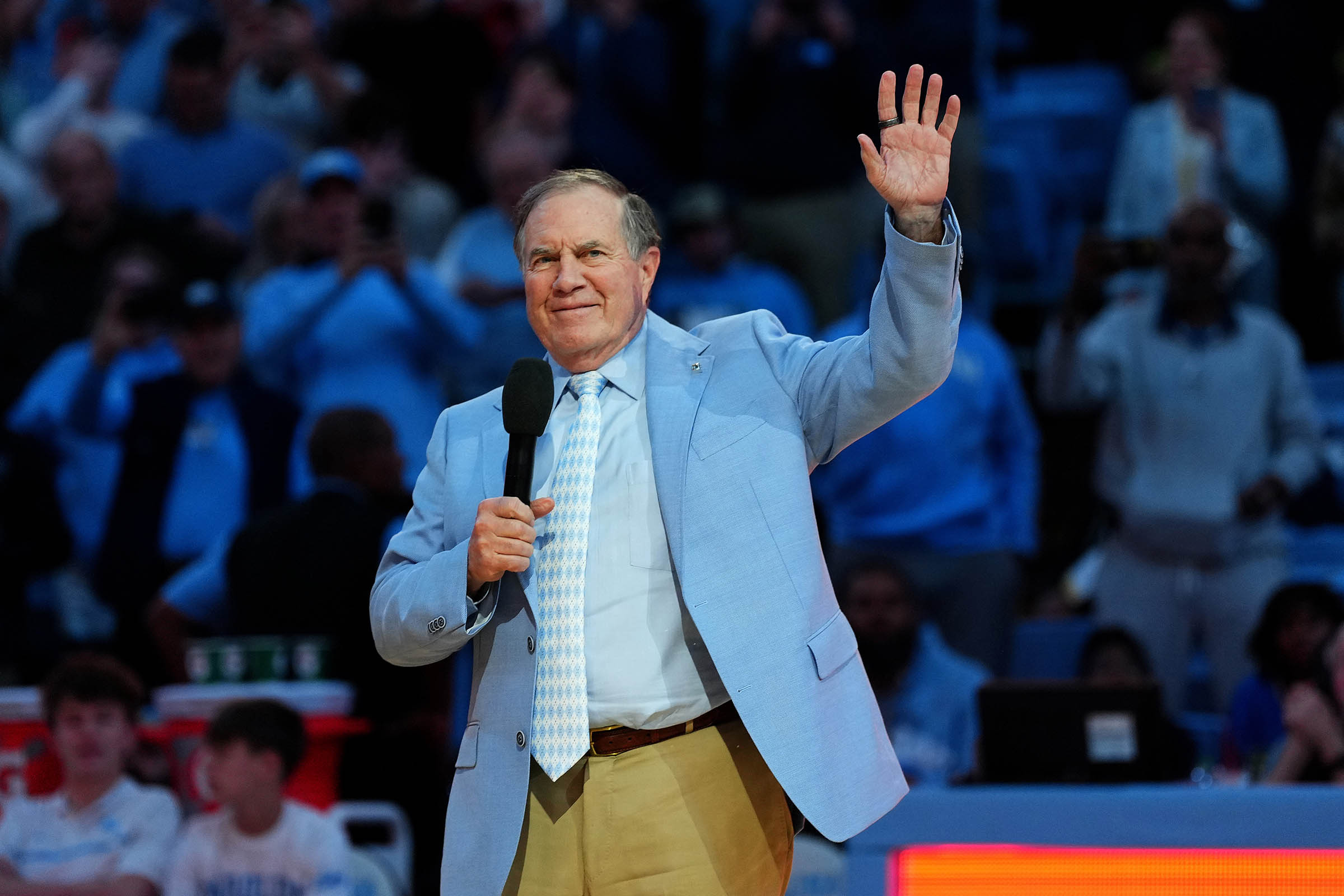 Kitchens will lead Tar Heels in Fenway Bowl against UConn. Another ex-Browns coach is standing by