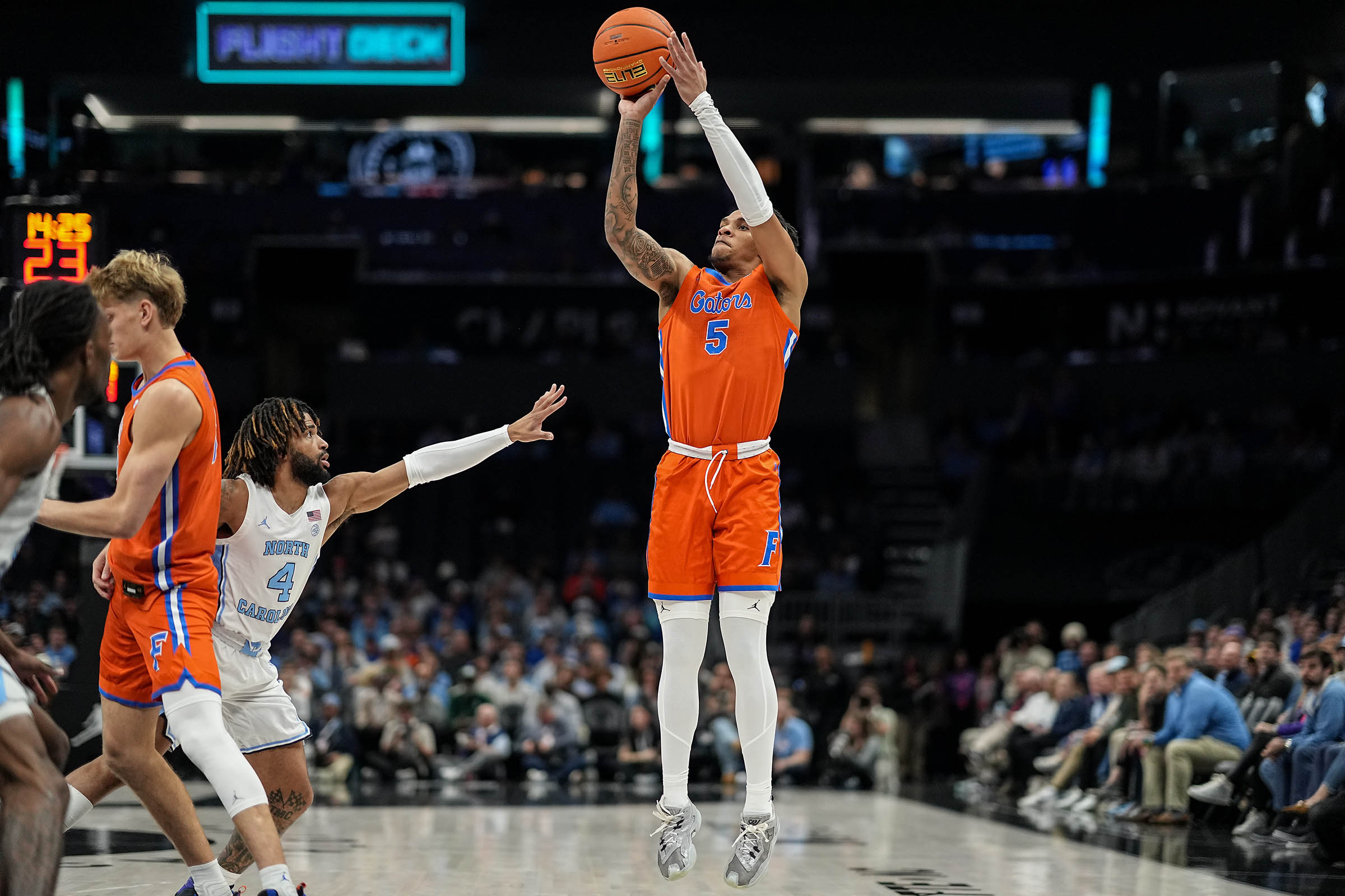 Will Richard scores 22 points, No. 7 Florida holds off UNC rally to remain unbeaten with 90-84 win